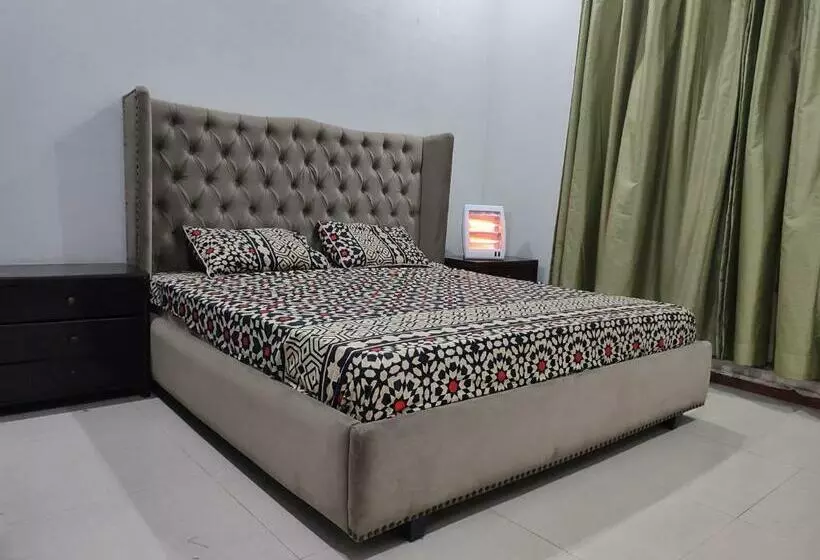 پانسیون Private Rooms In Bright & Stylish House Near Askari 11 & Dha 6