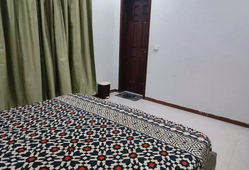 پانسیون Private Rooms In Bright & Stylish House Near Askari 11 & Dha 6
