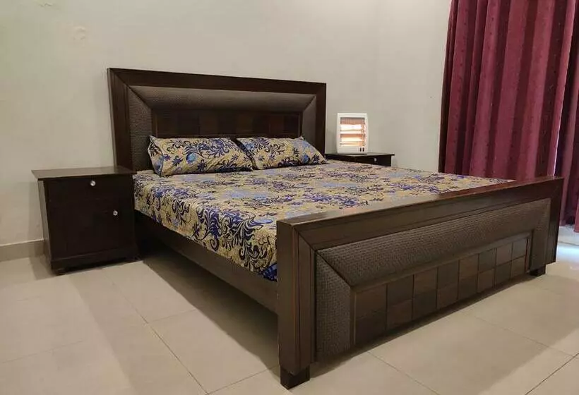 پانسیون Private Rooms In Bright & Stylish House Near Askari 11 & Dha 6
