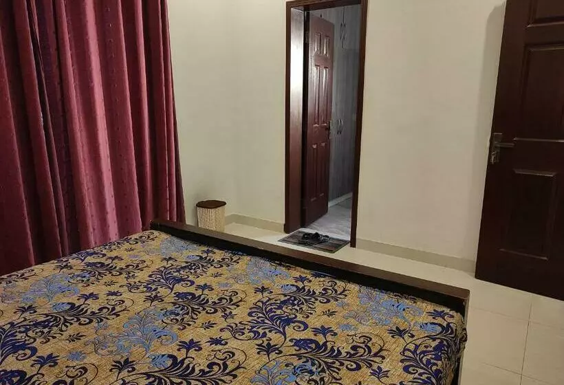 پانسیون Private Rooms In Bright & Stylish House Near Askari 11 & Dha 6