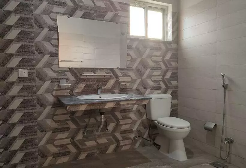 پانسیون Private Rooms In Bright & Stylish House Near Askari 11 & Dha 6