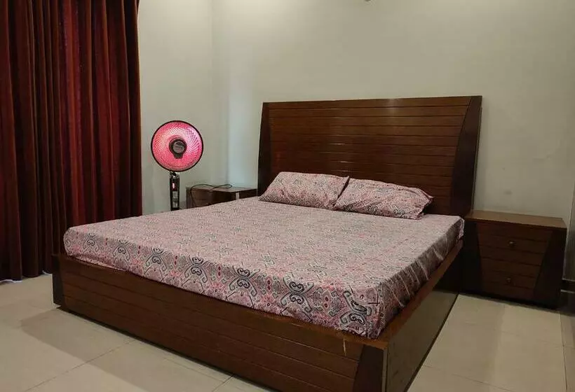 پانسیون Private Rooms In Bright & Stylish House Near Askari 11 & Dha 6