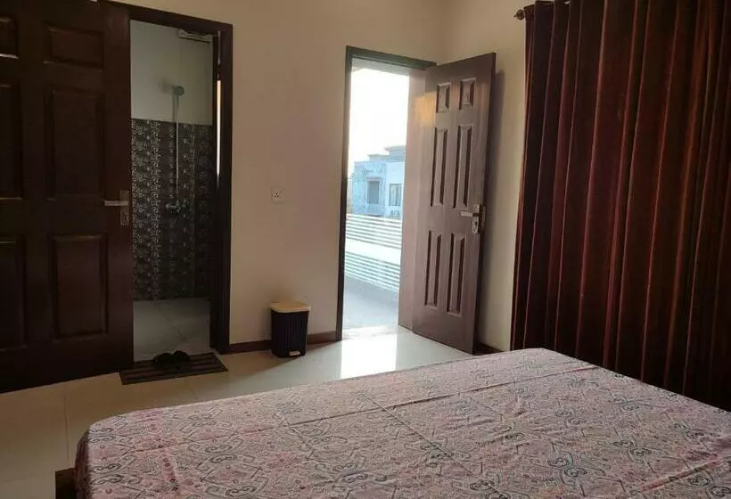 پانسیون Private Rooms In Bright & Stylish House Near Askari 11 & Dha 6