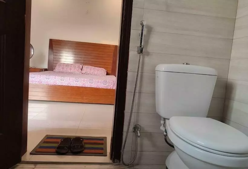 پانسیون Private Rooms In Bright & Stylish House Near Askari 11 & Dha 6