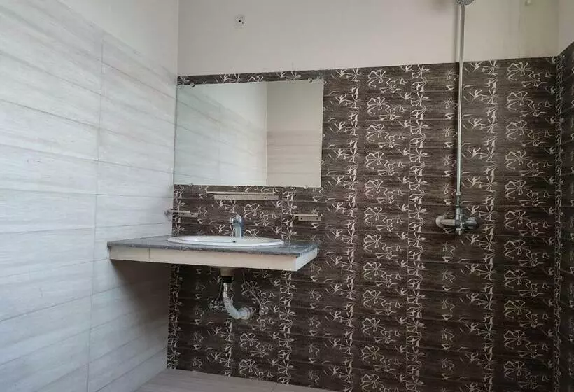 پانسیون Private Rooms In Bright & Stylish House Near Askari 11 & Dha 6