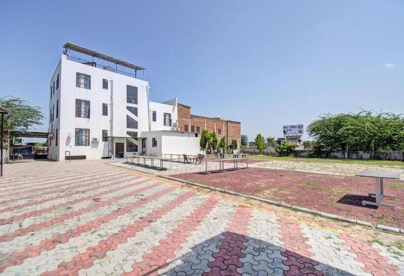 ホテル Collection O  Tijori