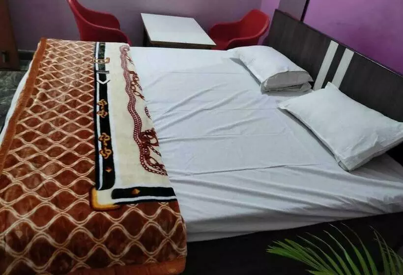Hotelli Spot On 700737 Golden Gajraula