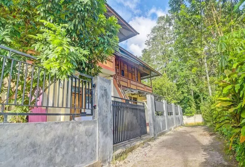 ホテル Spot On 91799 Sosonopan Homestay