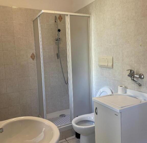 פנסיון Mezzaluna Guest House