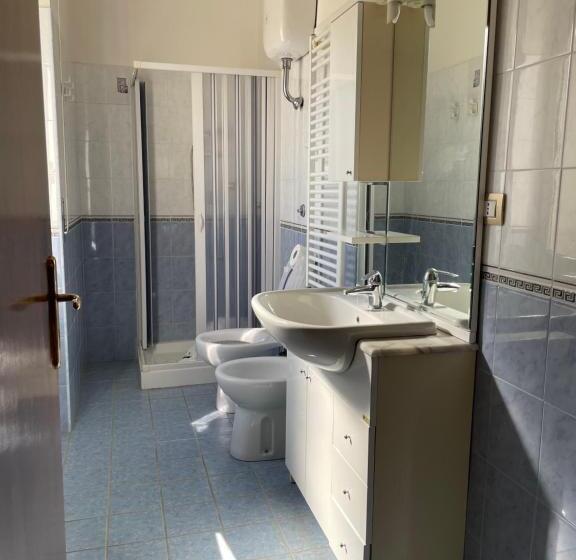 פנסיון Mezzaluna Guest House