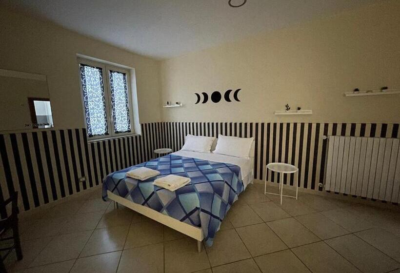 פנסיון Mezzaluna Guest House