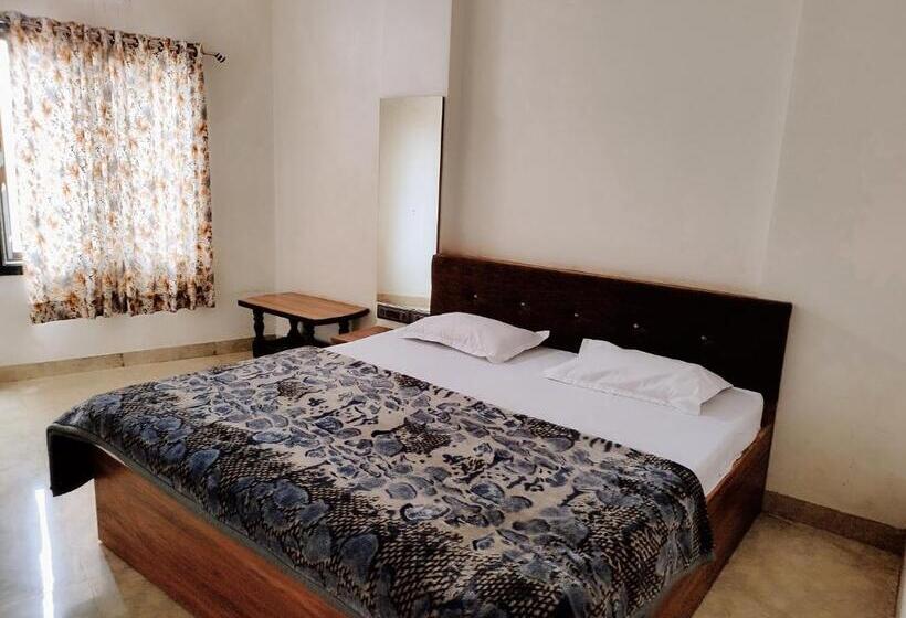 Hotelli Guru Kripa 500mtr From Shreenathji Temple