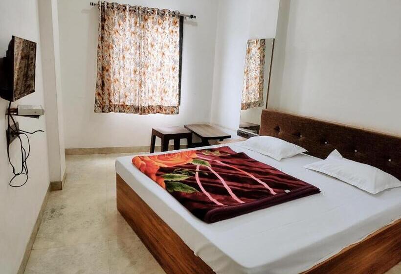 Hotelli Guru Kripa 500mtr From Shreenathji Temple