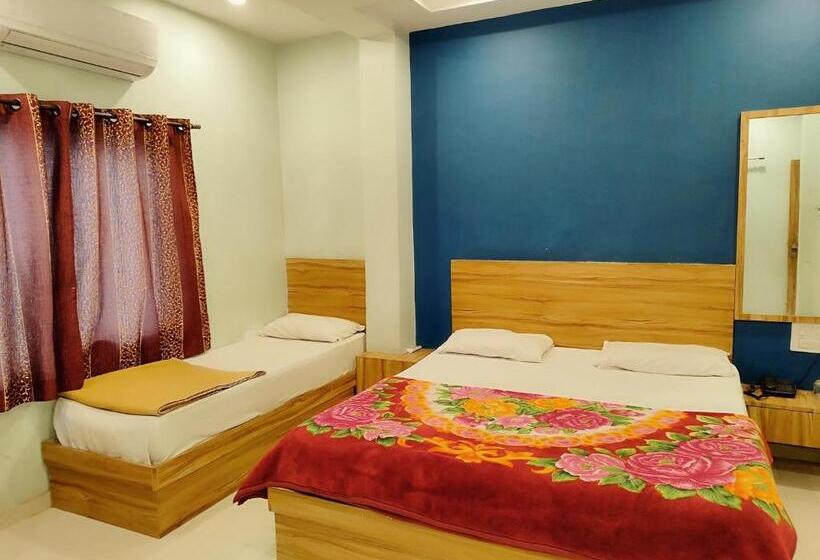 Hotelli Guru Kripa 500mtr From Shreenathji Temple