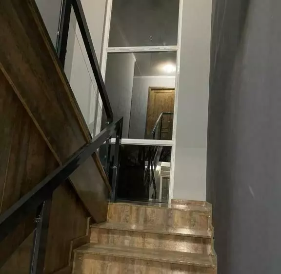 پانسیون Fam_house