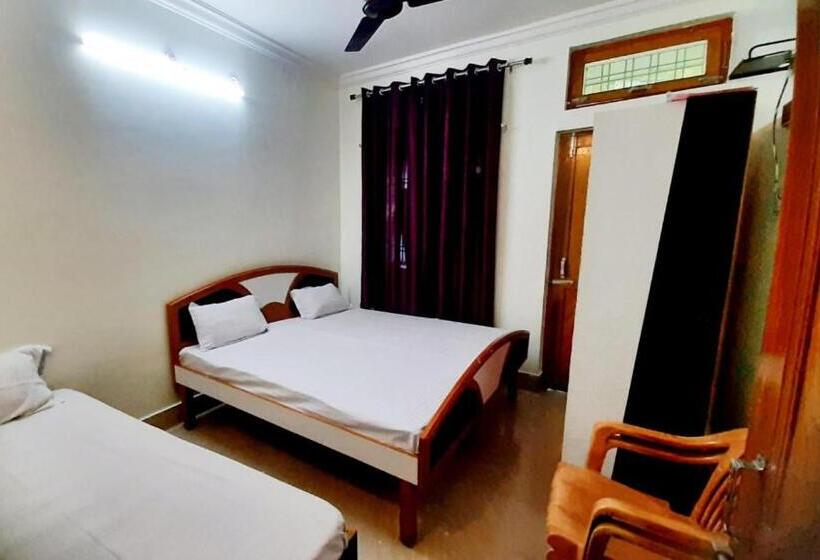 Hotel Ashirwad, Uttarkashi