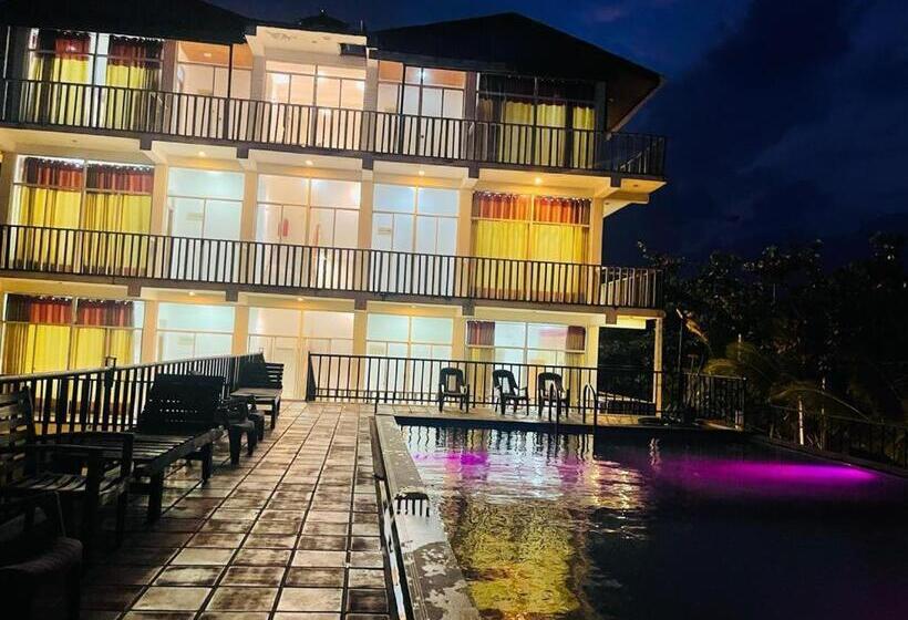 فندق Resort Maya Beach