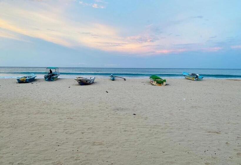 فندق Resort Maya Beach