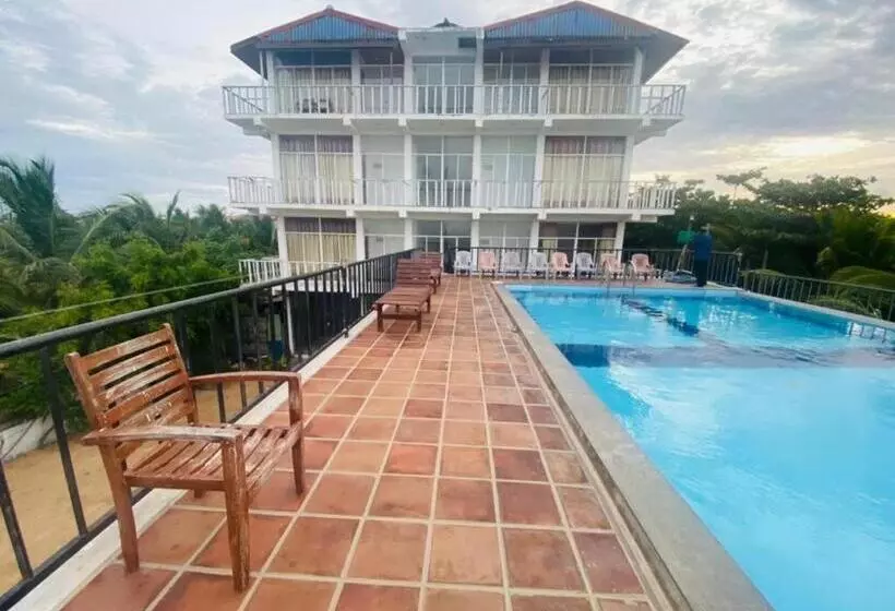 Hotelli Resort Maya Beach