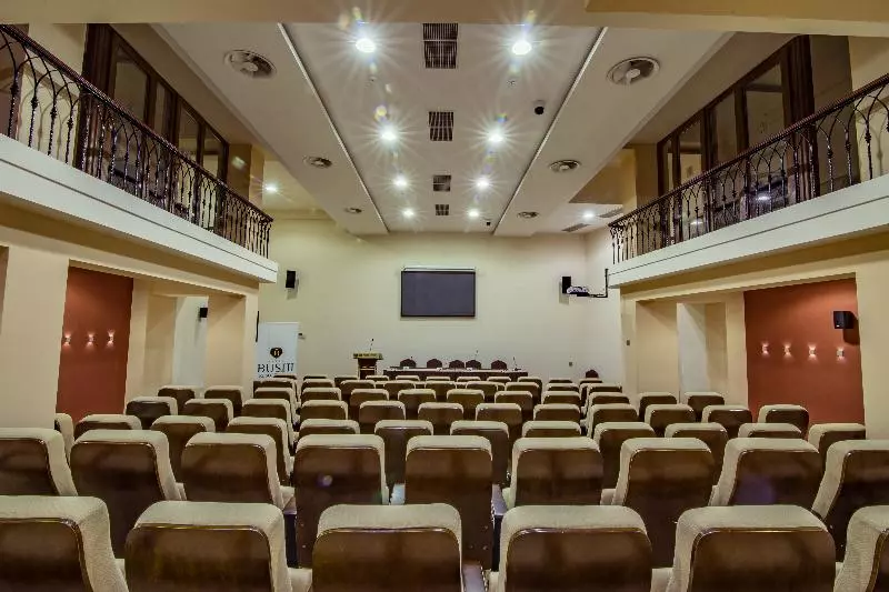 هتل Bushi Resort & Spa