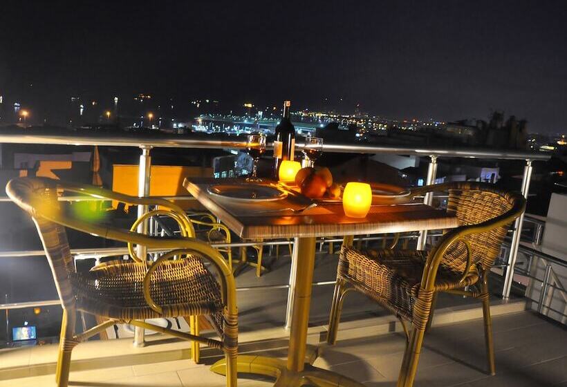 ホテル Divani Ali