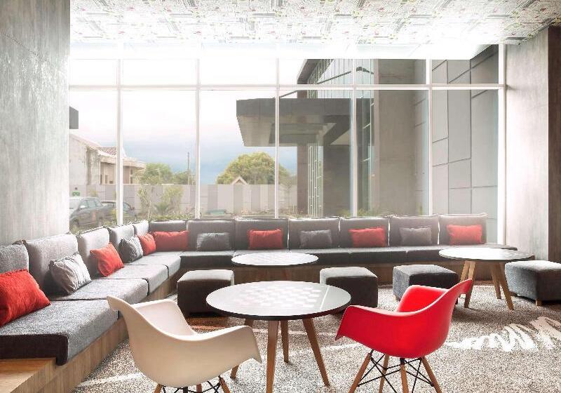 בית מלון כפרי Ibis Makassar City Center