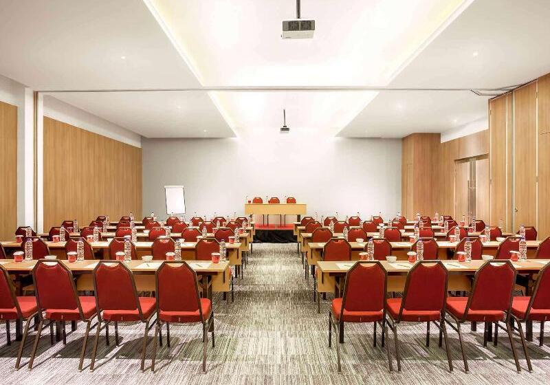 בית מלון כפרי Ibis Makassar City Center