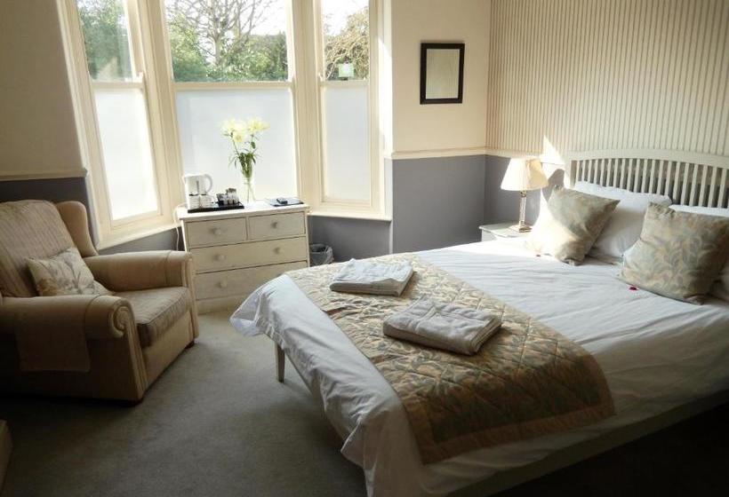 Отель Newport Guest House