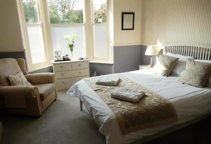 هتل Newport Guest House