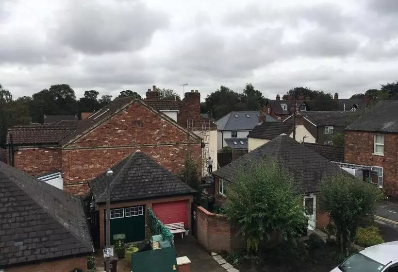 هتل Newport Guest House