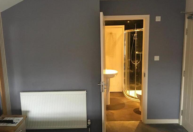 Отель Newport Guest House