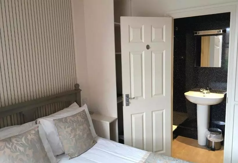 هتل Newport Guest House