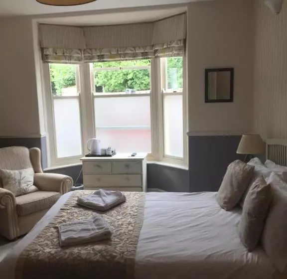 هتل Newport Guest House