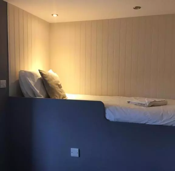 هتل Newport Guest House