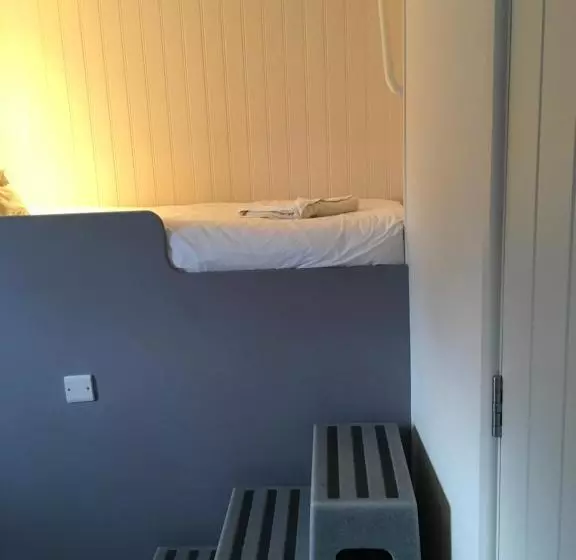 هتل Newport Guest House