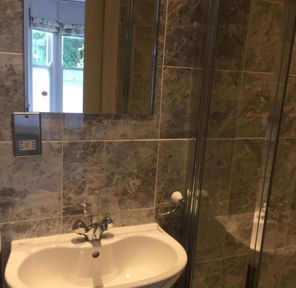 Отель Newport Guest House