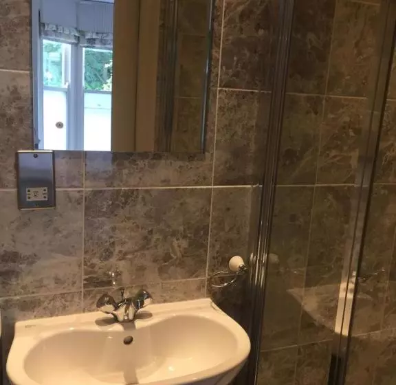 هتل Newport Guest House