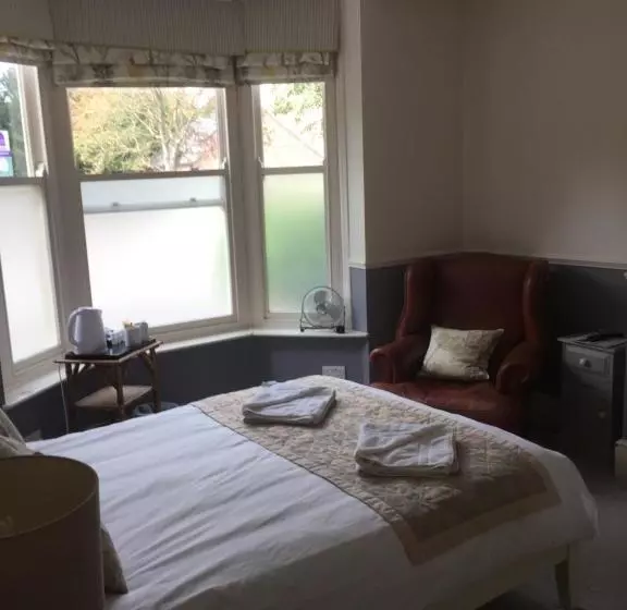 هتل Newport Guest House