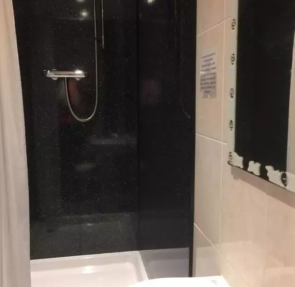 هتل Newport Guest House