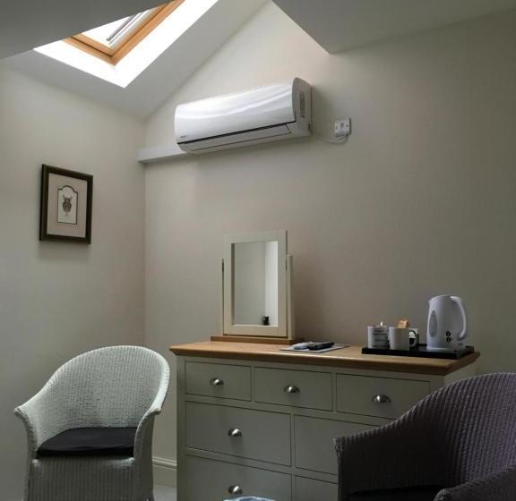 Отель Newport Guest House