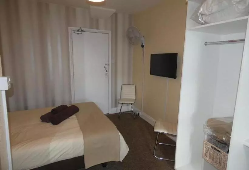 בית מלון כפרי The Charlesworth