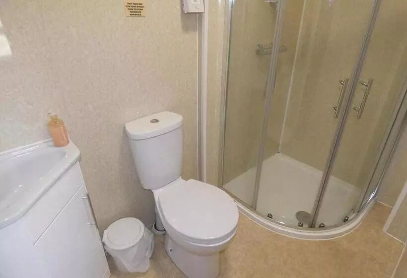 בית מלון כפרי The Charlesworth