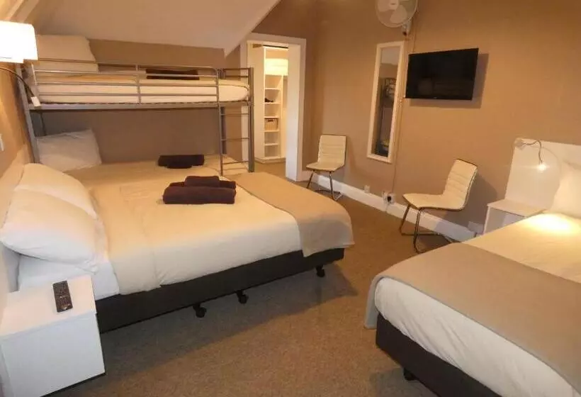 בית מלון כפרי The Charlesworth