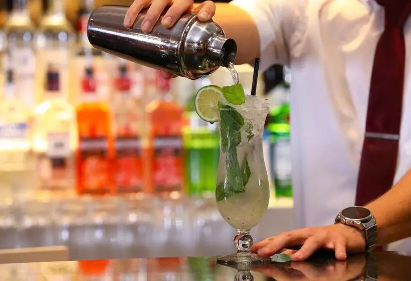 호텔 The Shirley Arms