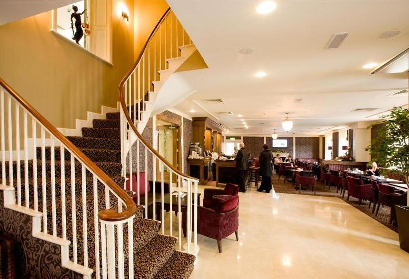 Hotel The Shirley Arms