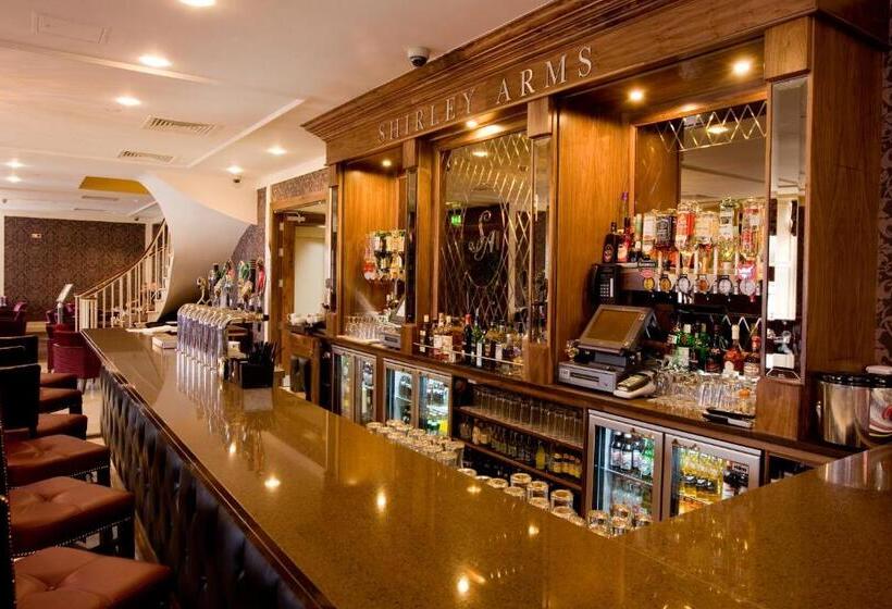 Hotel The Shirley Arms