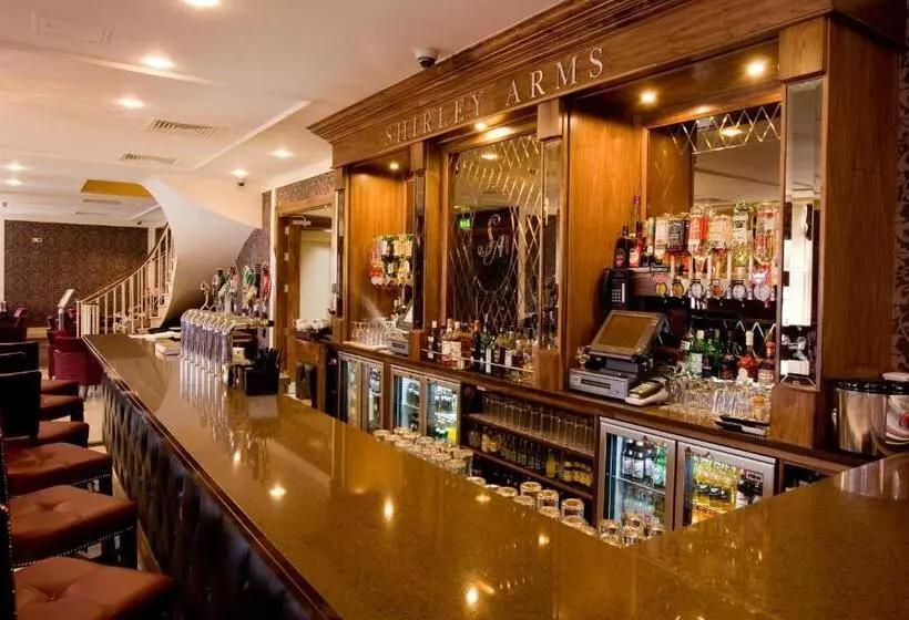 호텔 The Shirley Arms