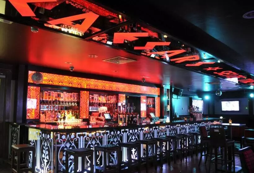 호텔 The Shirley Arms