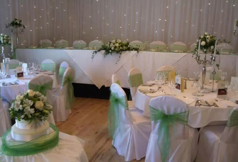 호텔 The Shirley Arms