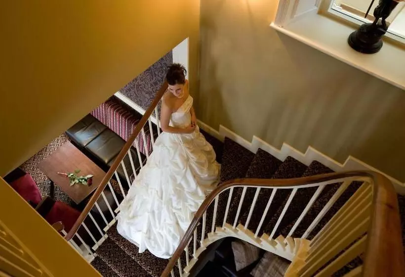 호텔 The Shirley Arms